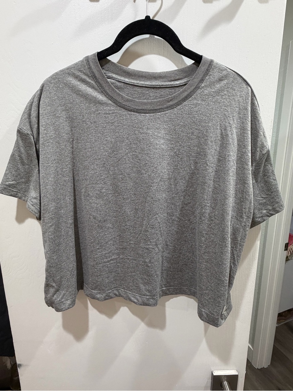 Vuori Heather Gray Relaxed Cropped Crew Tee